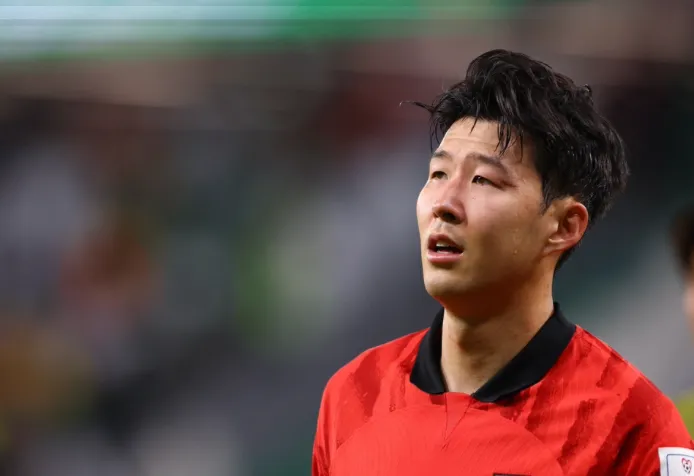 Son Heung-min: 'Tôi xin lỗi' - Bóng Đá