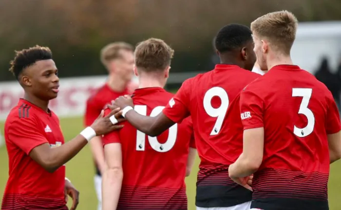 SỐC! Sao trẻ U18 Man United lập siêu phẩm 'không tưởng' - Bóng Đá