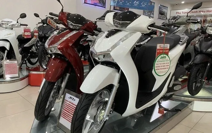 honda-sh-giam-manh-cuoi-thang-6-2024-nguoi-dan-tranh-nhau-dat-mua (14)