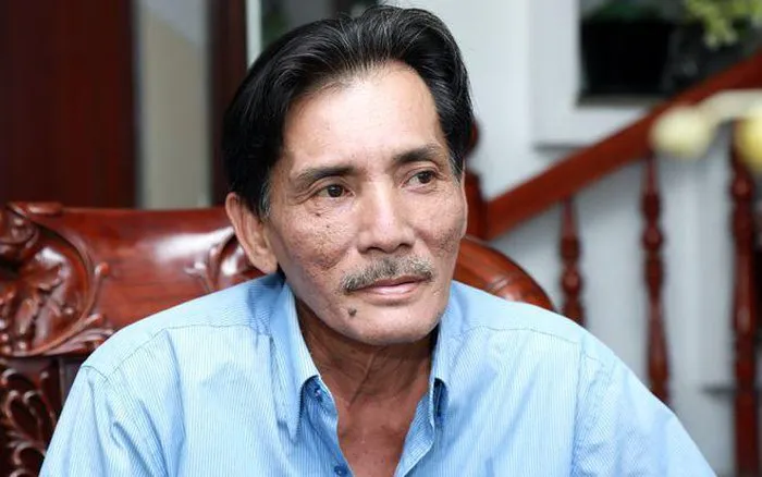 nghe-si-thuong-tin-lang-thang-ngoai-duong-luc-nua-dem (12)
