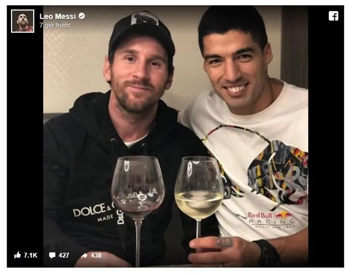 Đây, phần quà đặc biệt Messi tặng Suarez sau cú hat-trick