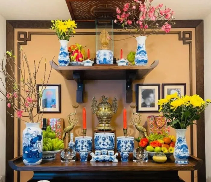 Ảnh thờ nên là hình ảnh riêng của từng người, không nên dùng ảnh chụp chung để làm ảnh thờ.