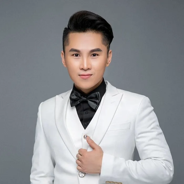 du-thien-la-ai-tieu-su-va-su-nghiep-cua-nam-ca-si-tre-tuoi-giau-co-282098d8