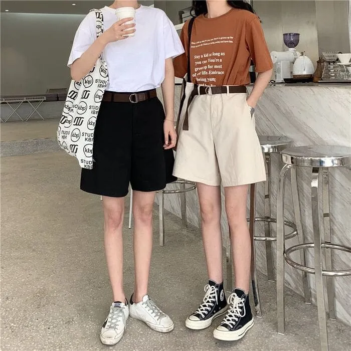 goi-y-cach-phoi-quan-short-voi-giay-sneaker-cho-chi-em.2
