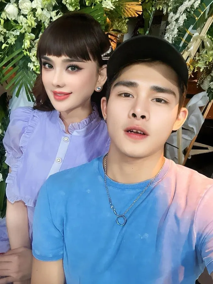 lam-khanh-chi-bi-chi-trich-vi-mac-dam-mau-me-tai-dam-tang-vu-linh-2
