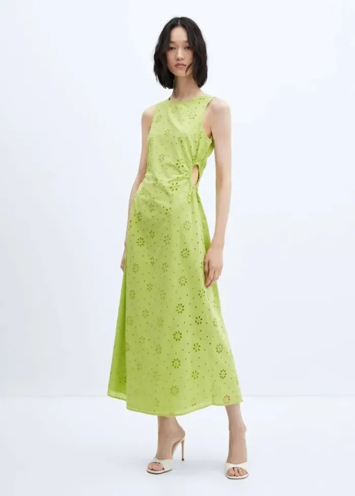 Đầm Elna của MANGO nhẹ nhàng và thanh lịch.