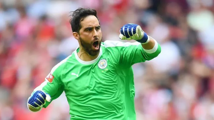 Claudio Bravo - Từ kẻ bị đào thải đến người giữ cúp cho Man City - Bóng Đá