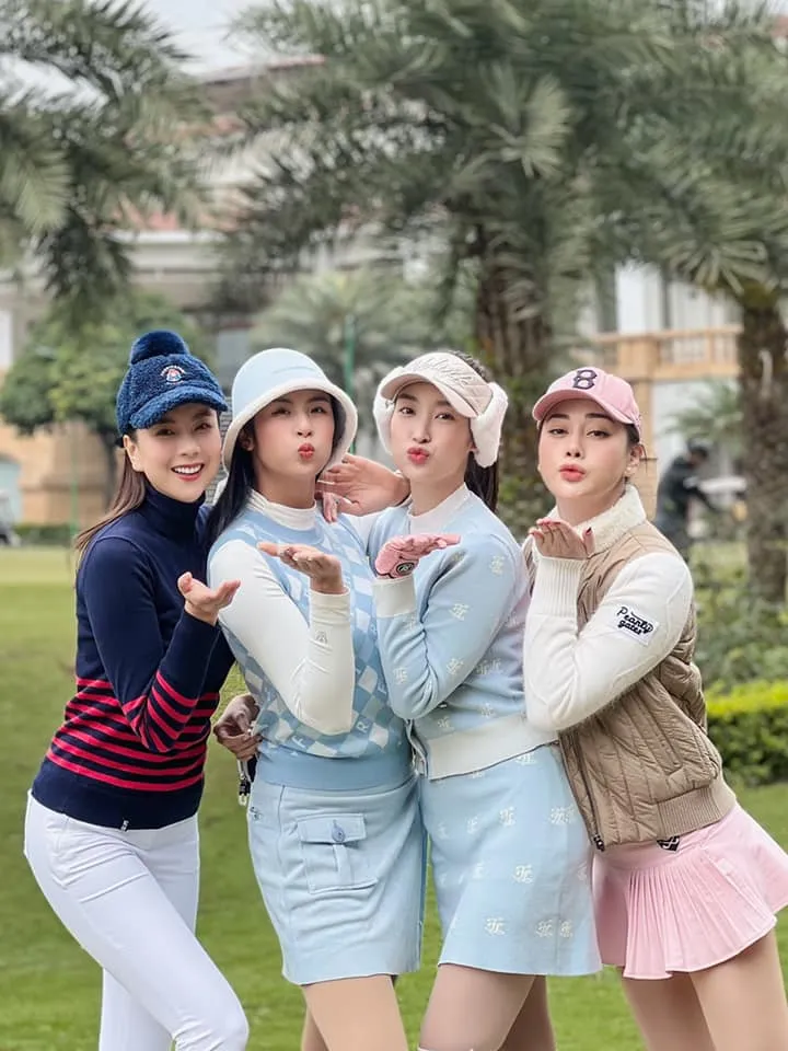 troi-ret-dam-phuong-oanh-di-golf-mac-ao-day-cop-hai-body-mum-mim-nhu-thoi-nam-nong-272394018_10161404029881978_8279904959292219395_n-1644136274-574-width720height960