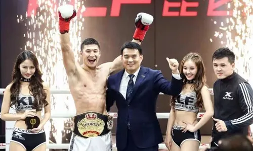 Biyalov (gÄng Äá») vÃ´ Äá»ch sá»± kiá»n Kunlun Fight 78 háº¡ng 75 kilogram há»i thÃ¡ng 10/2018.