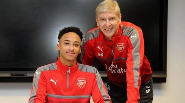 He just binned me off: Arsenal youngster unhappy with Unai Emery after release - Bóng Đá