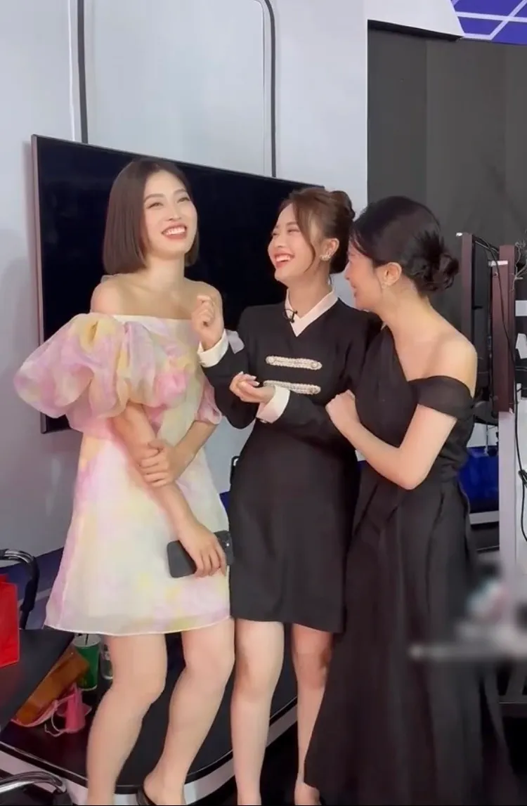 a-hau-phuong-nga-boc-bach-ve-cuoc-song-sau-hon-nhan-43544d4e