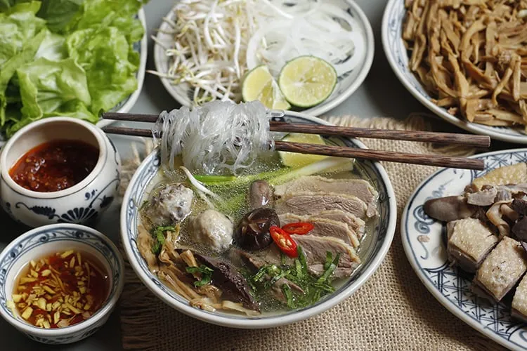 ngam-mien-bang-nuoc-soi-hay-lanh-04