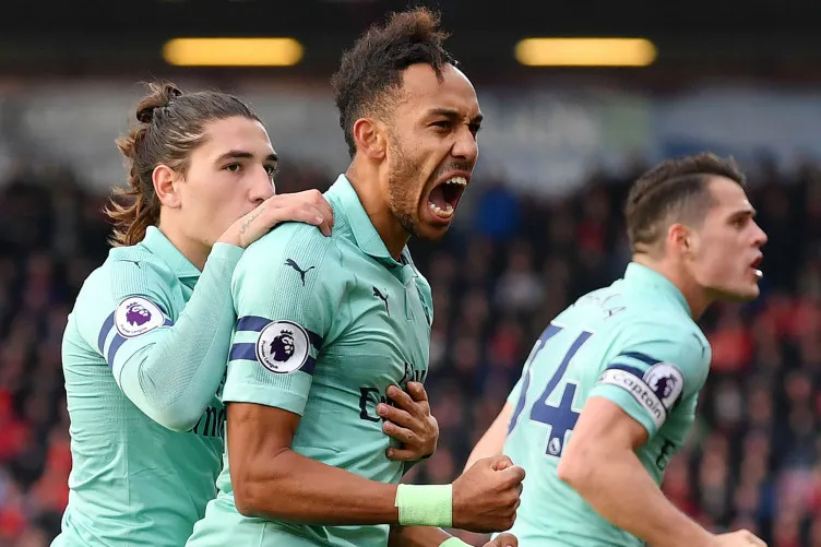 Sau vòng 13 Premier League: Chelsea lần đầu