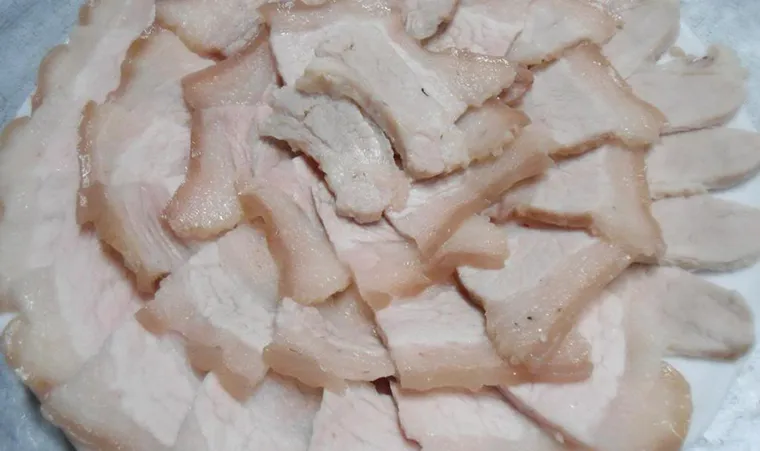 Thịt heo luộc chín, cắt miếng