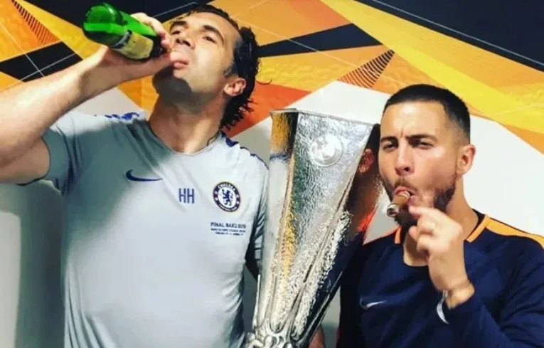 Hậu Europa League, Hazard nhảy múa, hút thuốc phì phèo cùng BHL - Bóng Đá