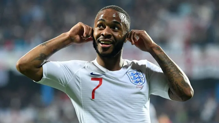 Bị phân biệt chủng tộc, sao Man City đáp trả cực hay - Bóng Đá