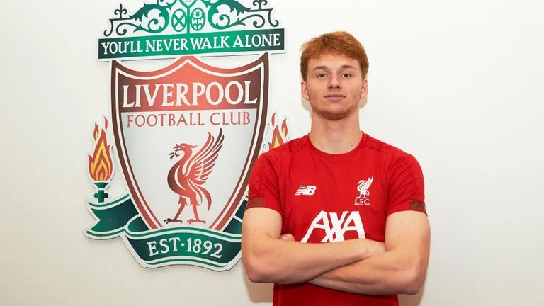 Van Dijk 2.0 chưa hẹn ngày ra mắt Liverpool - Bóng Đá