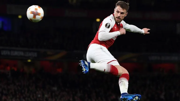 Man United nhận tin buồn từ thương vụ Ramsey - Bóng Đá