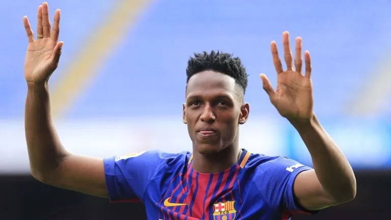 Xong, Barca chốt số áo của Yerry Mina - Bóng Đá