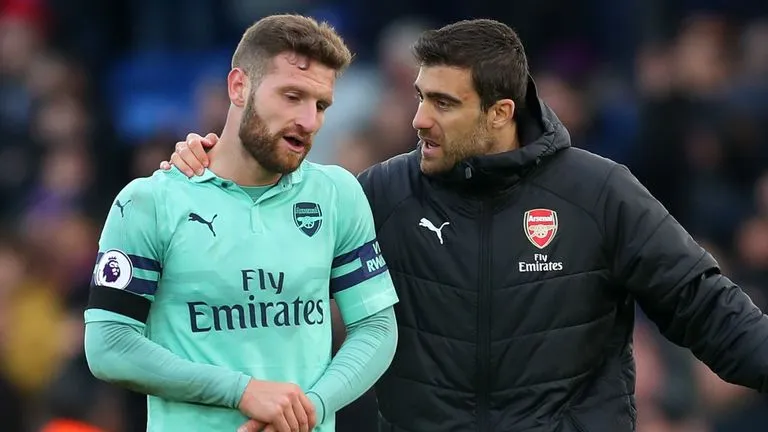 Fan Arsenal chửi bới Mustafi - Bóng Đá