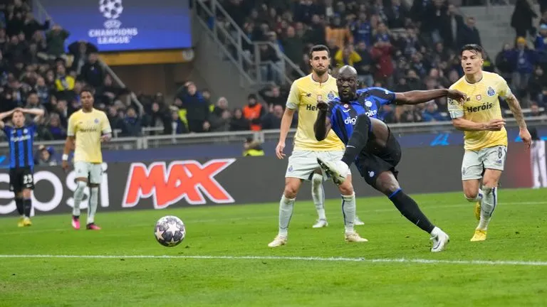 Lukaku thanks Barella for Inter assist against Porto - Bóng Đá