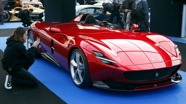 ferrari-xe-mui-tran-phai-cam-du-che (2)