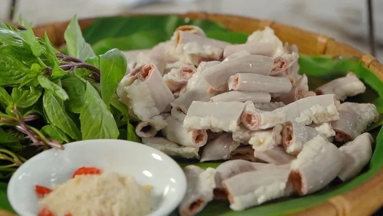 luoc-long-lon-ngam-vao-thu-nuoc