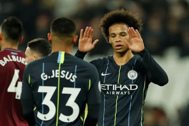 Sau vòng 13 Premier League: Chelsea lần đầu