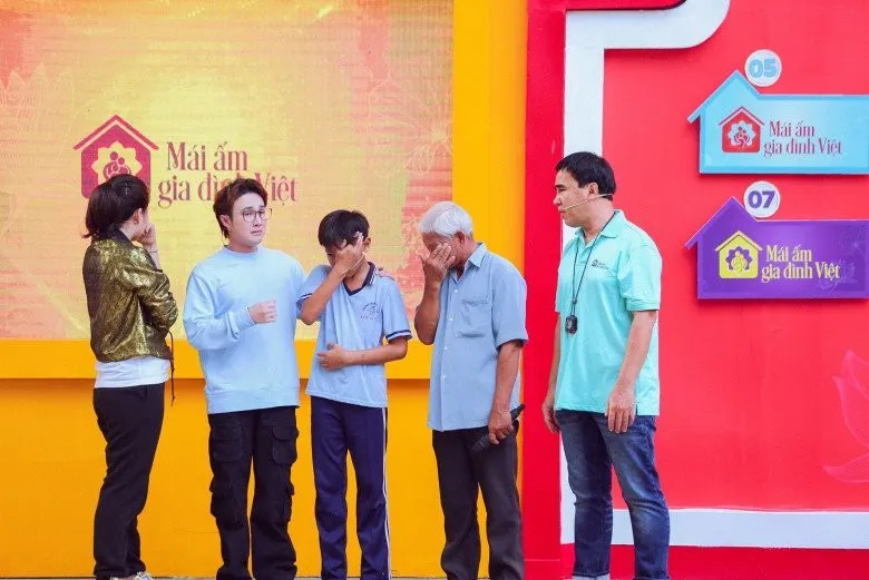 ngoc-lan-om-mat-khoc-gian-giua-tiet-lo-thuong-tam-su-voi-di-anh-cha-ruot-show-10-1678175609-814-width780height521