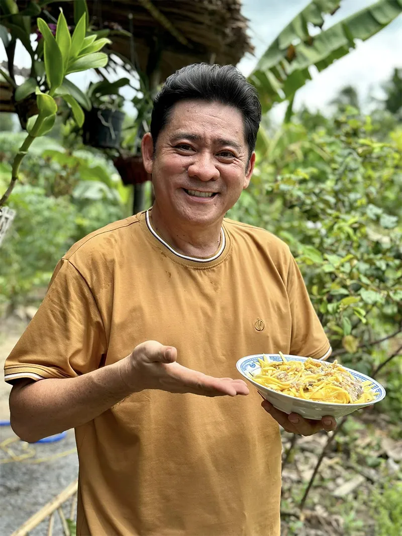 sao-nam-tung-dong-vai-vua-bao-dai-u60-bo-pho-ve-vuon-ngay-ngay-sinh-hoat-trong-choi-la-van-thoa-man-7