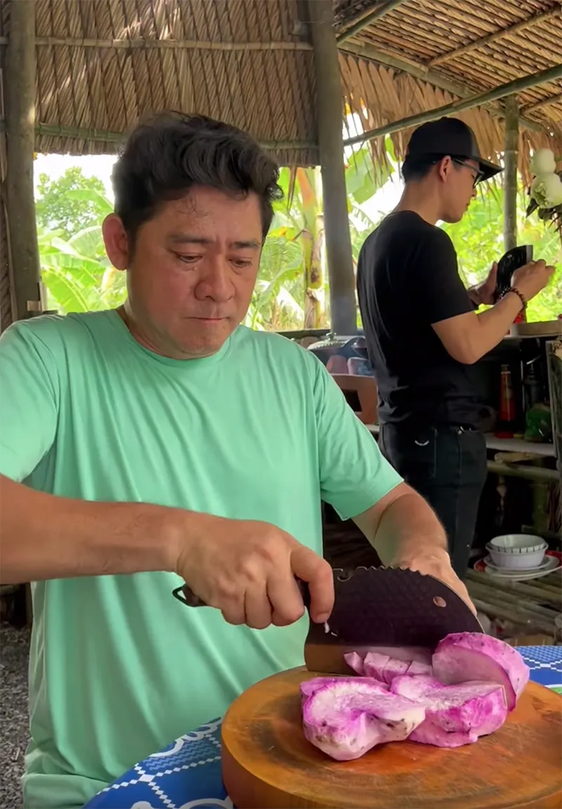 sao-nam-tung-dong-vai-vua-bao-dai-u60-bo-pho-ve-vuon-ngay-ngay-sinh-hoat-trong-choi-la-van-thoa-man-5