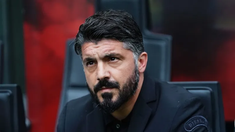 Commisso tình tứ với Montella - Bóng Đá