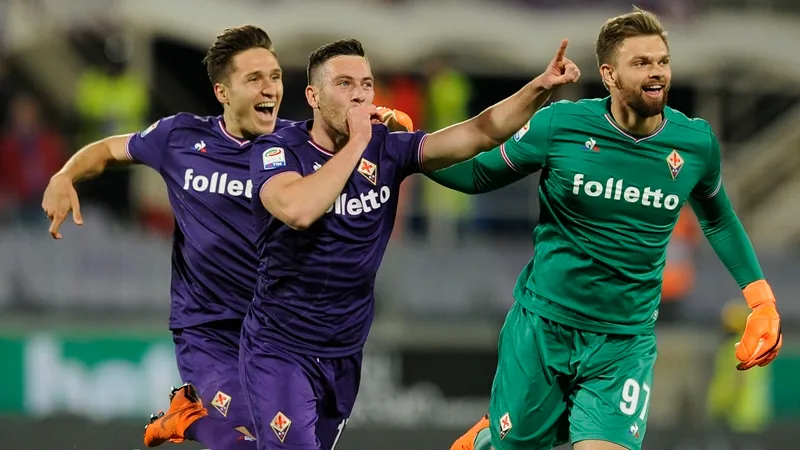 Commisso tình tứ với Montella - Bóng Đá