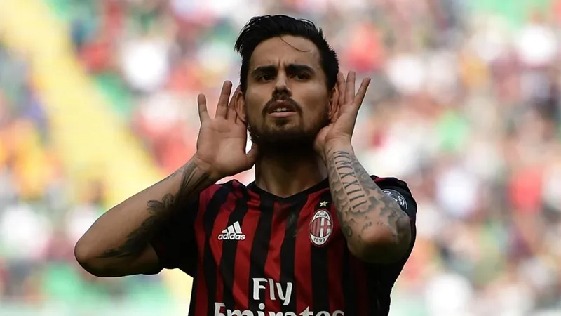 Này AC Milan, đừng dại mà thu nạp