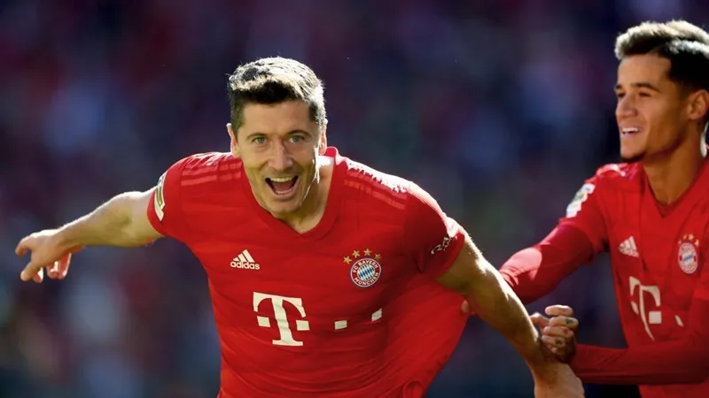 Bỏ túi cú đúp, Lewandowski san bằng kỷ lục tồn tại 5 thập kỷ ở Bundesliga - Bóng Đá