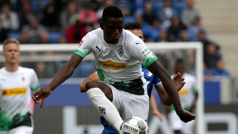 Man Utd paired with interest in €50m+ rated Bundesliga midfield Denis Zakaria - Bóng Đá