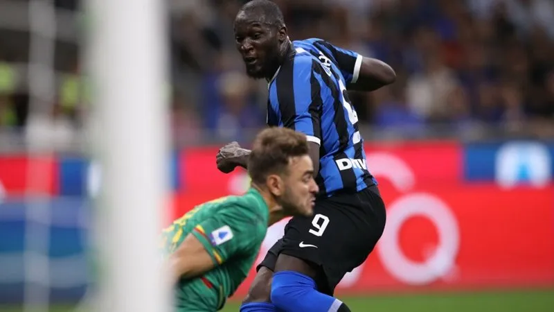 'Too good for Man Utd' - Chelsea and Arsenal fans react as Romelu Lukaku scores on Inter debut - Bóng Đá