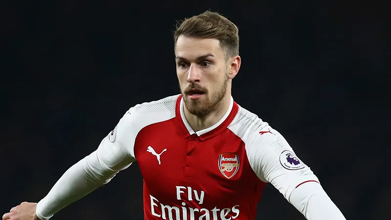 Lacazette đưa ra lời khuyên cho