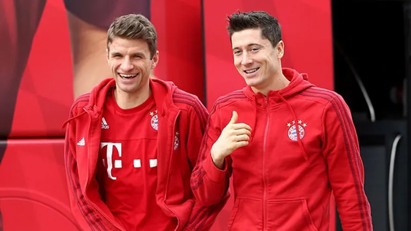 Giành Siêu Cúp Đức, Mueller đưa Lewandowski lên 