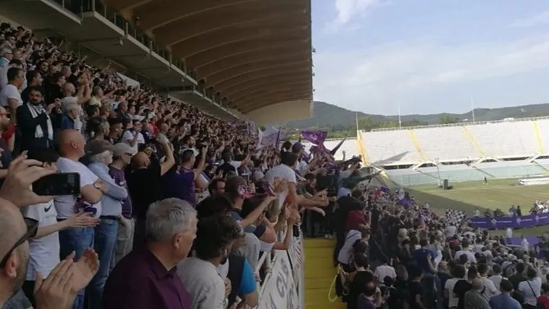 Commisso tình tứ với Montella - Bóng Đá