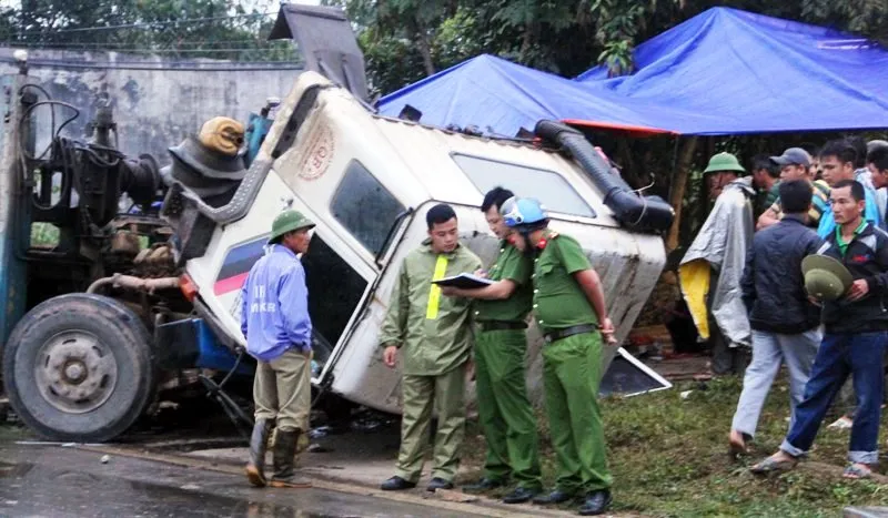 tai-nan-tham-khoc-lien-tiep-tren-ql-48-6-nguoi-tu-vong-thuong-tam-23041249-phunutoday