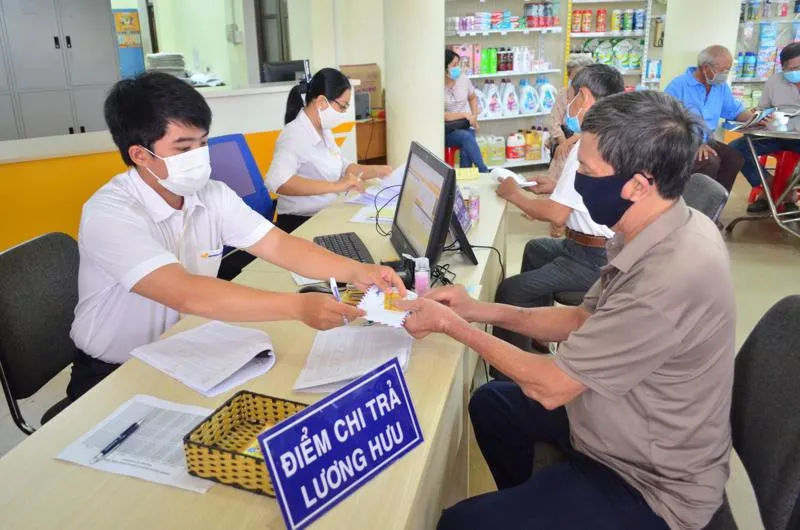 Trường hợp nghỉ hưu trước tuổi vẫn hưởng nguyên lương