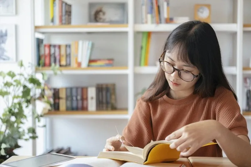 Tiền bạc, nguồn gốc của mọi sự giàu có, không chỉ đơn giản từ trên trời rơi xuống. Nó là kết quả của lao động, trí tuệ, và cả sự đổi mới trong công nghệ.