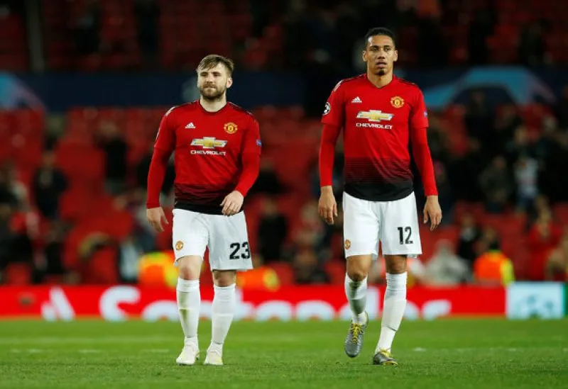 CĐV Man Utd điên tiết chỉ trích Smalling - Bóng Đá