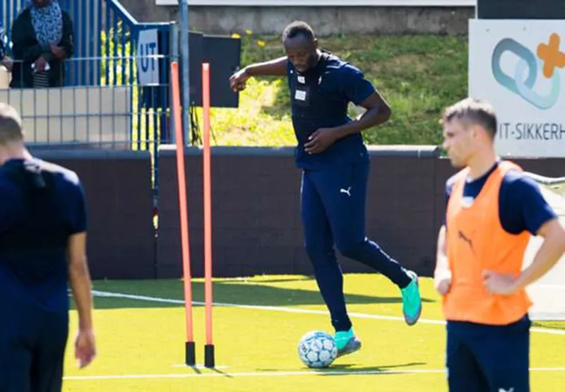 'Tia chớp' Usain Bolt tiếp tục giấc mơ thành cầu thủ chuyên nghiệp - Bóng Đá