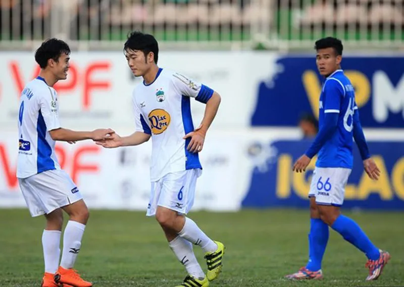 Trọng tài V-League: Đá bể nồi cơm của nhau, có nên không? - Bóng Đá