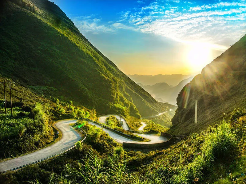 nu-du-khach-nuoc-ngoai-khoc-nac-khi-di-duong-deo-ha-giang-nghe-ly-do-nguoi-viet-tu-hao (2)