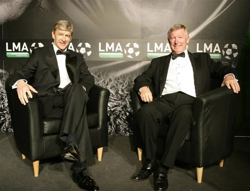 Vì Wenger, Ferguson từng ‘tuyên chiến’ với CĐV MU - Bóng Đá