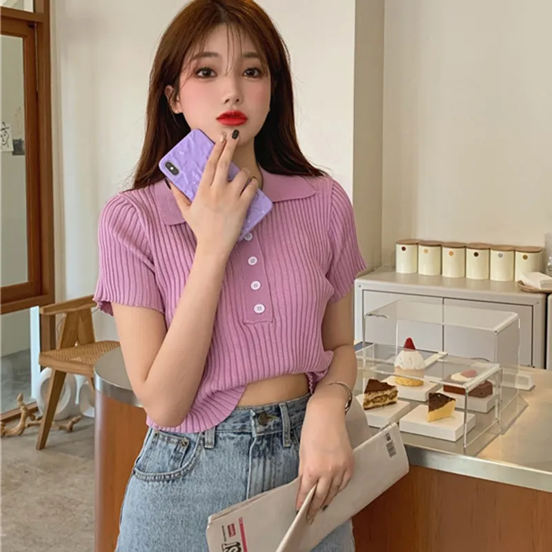 Áo dệt kim ngắn tay cũng là món thời trang đáng sắm cho mùa thu sắp tới.