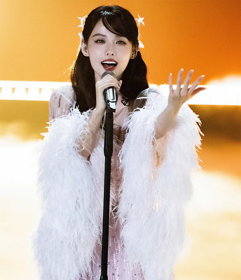 truong-gia-nghe-va-angela-baby-bi-cnet-tay-chay-khi-di-xem-show-cua-lisa-blackpink-o-crazy-house-6